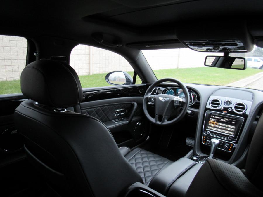 Интерьер Bentley Flying Spur V8 S 2017 года  (фото 46 из 154)